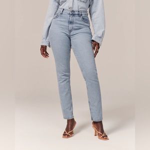 Curve Love Ultra High Rise 90s Slim Straight Jean